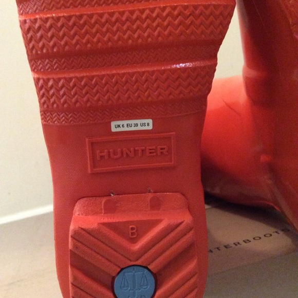 🆕 HUNTER tall orange gloss boots- size 8 - Picture 7 of 8